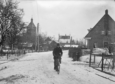 129801 Gezicht in de Langstraat te Bunnik, uit het westen, tijdens winterse omstandigheden.